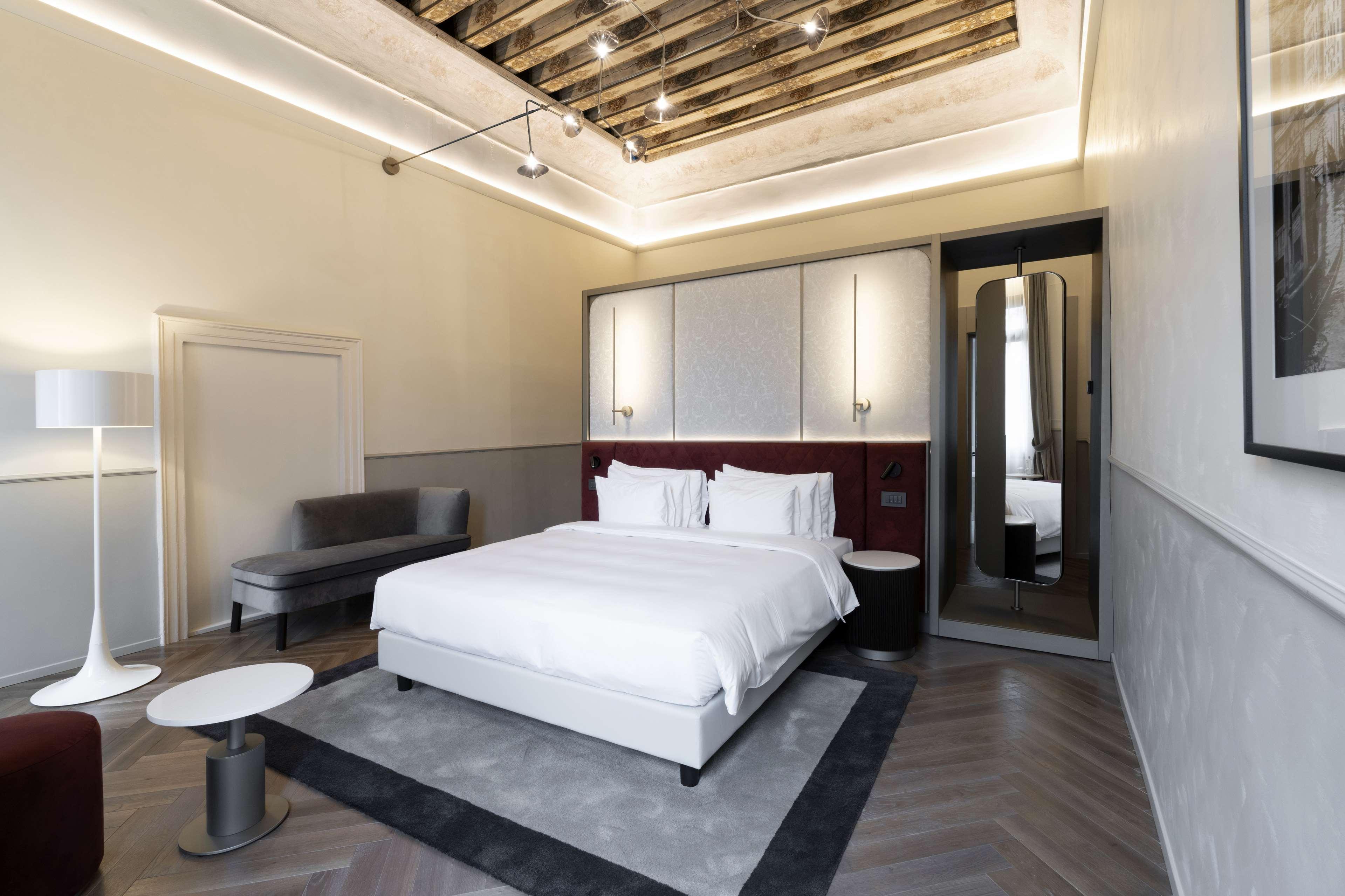 Radisson Collection Hotel, Palazzo Nani Venezia Esterno foto A bedroom at the hotel
