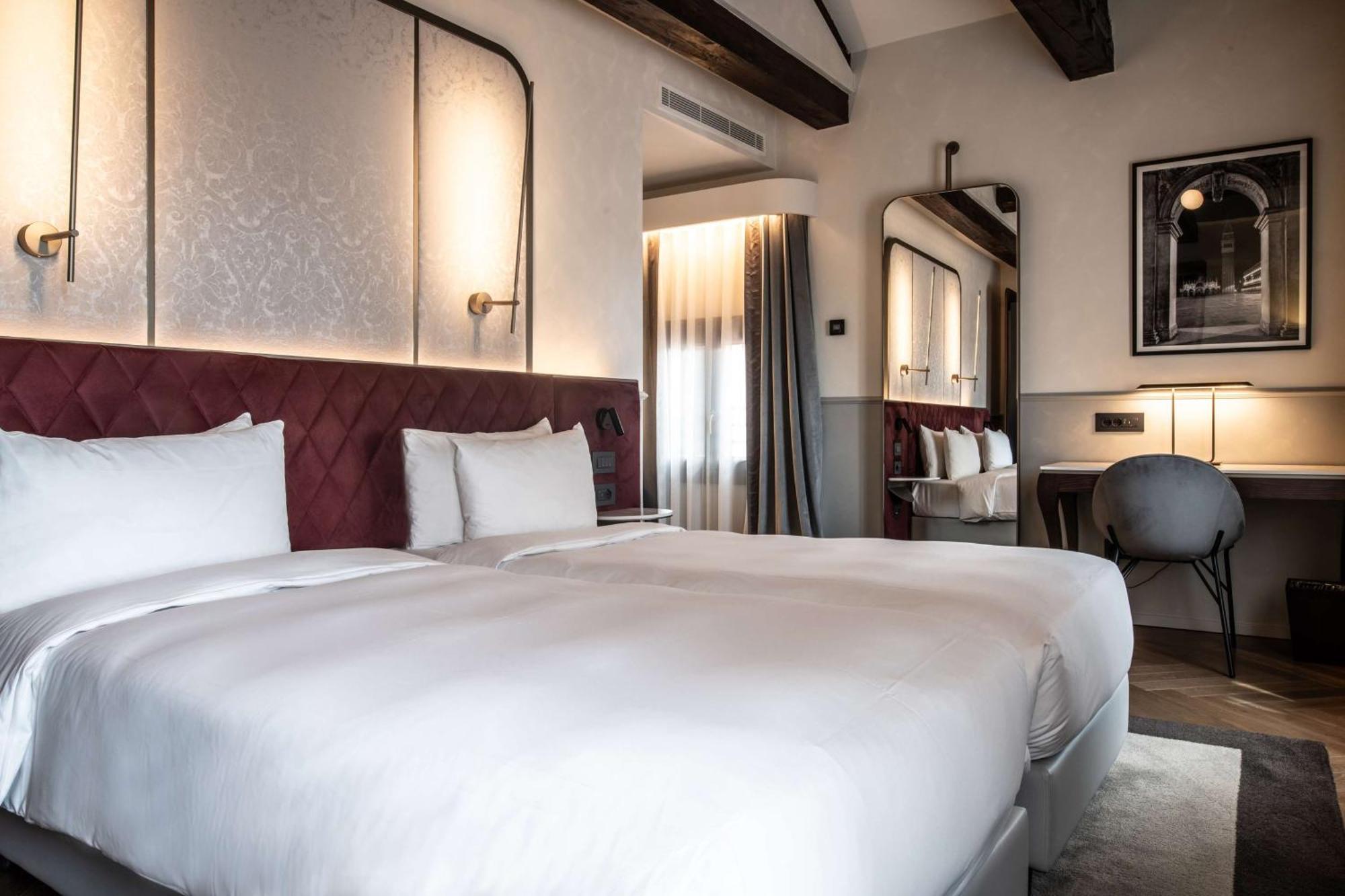 Radisson Collection Hotel, Palazzo Nani Venezia Esterno foto Deluxe room