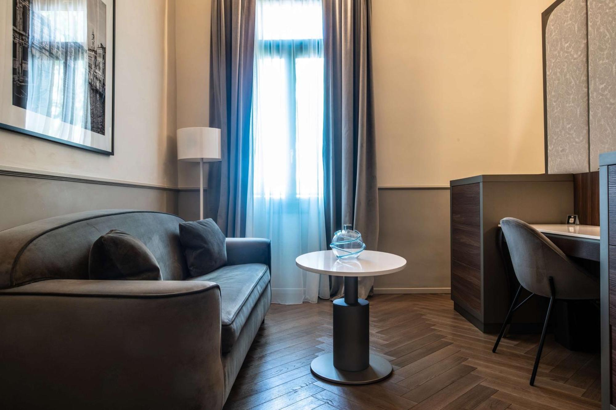 Radisson Collection Hotel, Palazzo Nani Venezia Esterno foto A room at the hotel