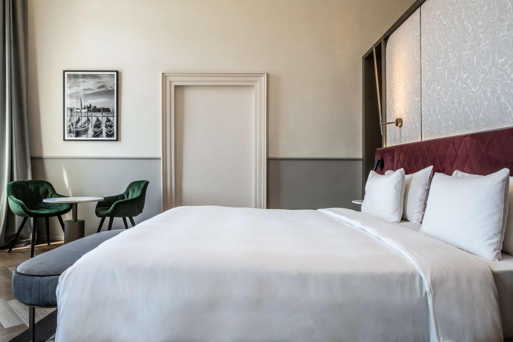 Radisson Collection Hotel, Palazzo Nani Venezia Esterno foto A bedroom at the hotel