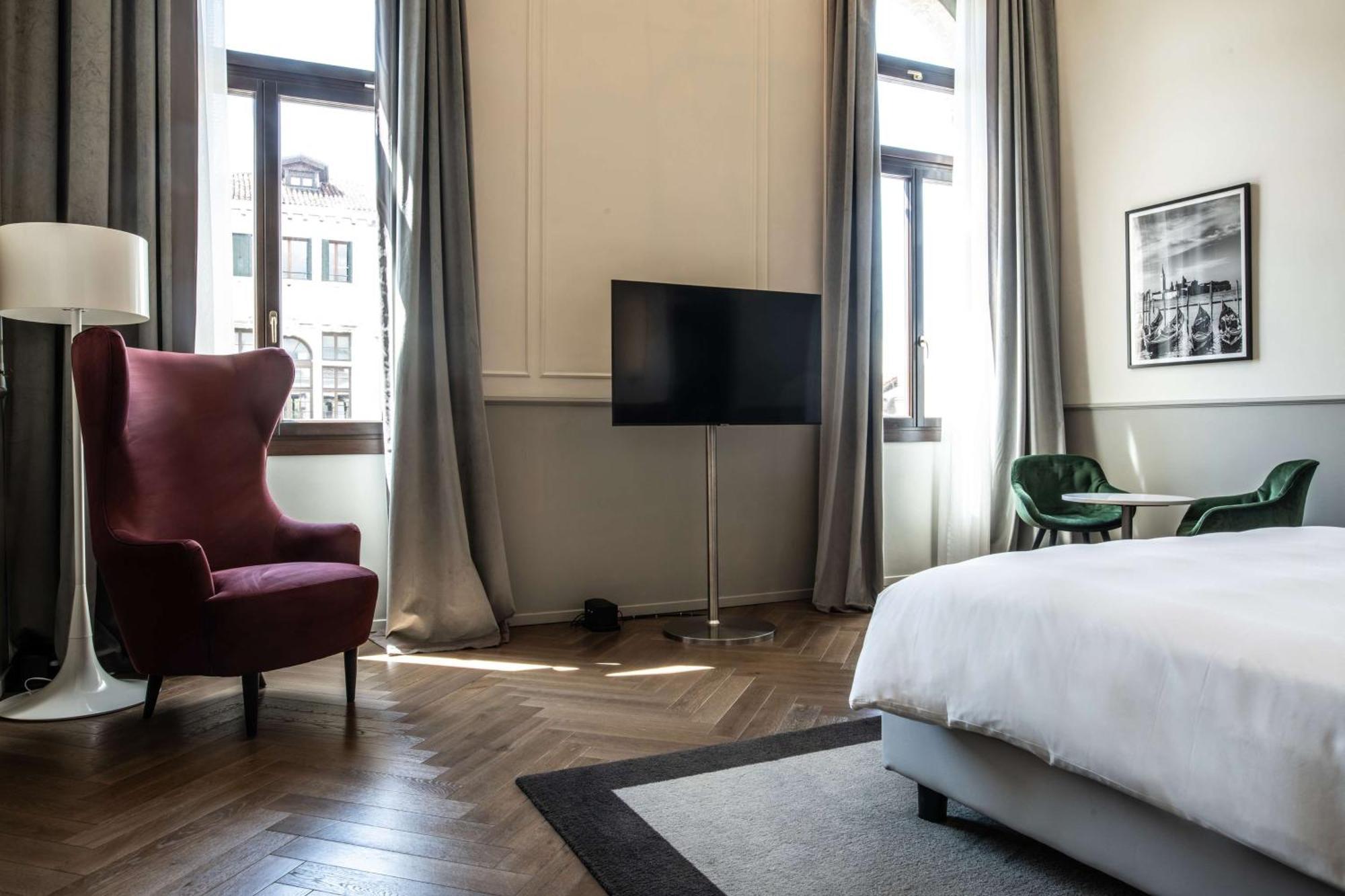 Radisson Collection Hotel, Palazzo Nani Venezia Esterno foto A room at the hotel
