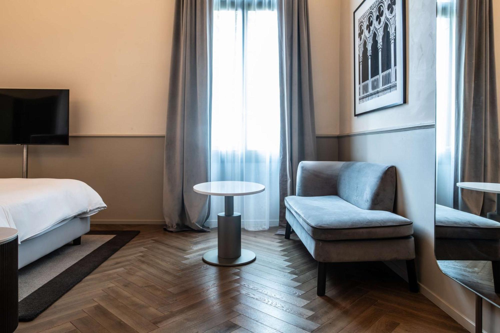 Radisson Collection Hotel, Palazzo Nani Venezia Esterno foto A room at the hotel