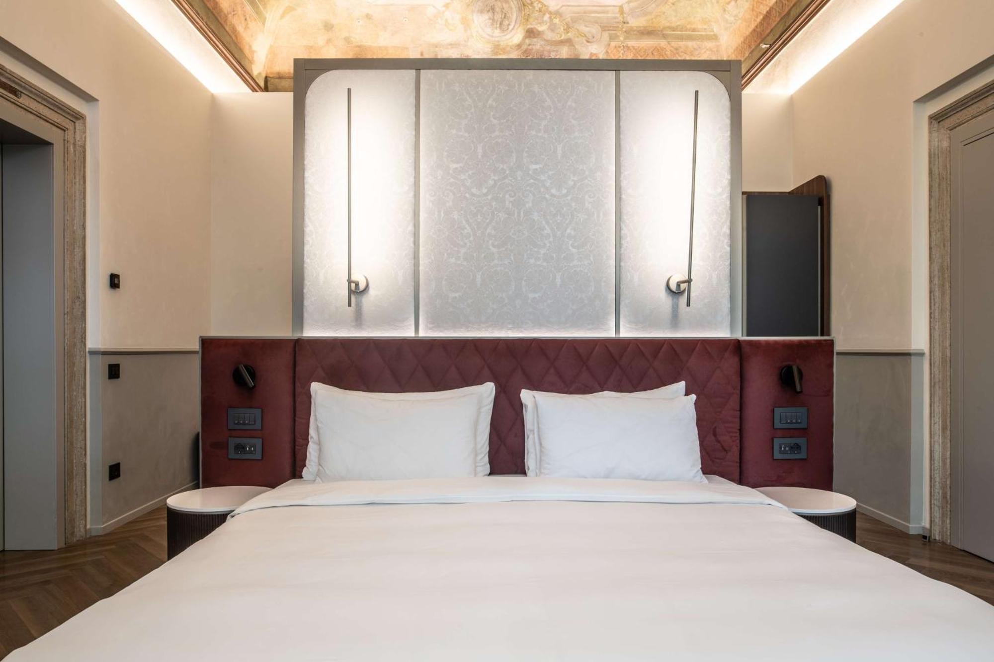 Radisson Collection Hotel, Palazzo Nani Venezia Esterno foto A bedroom at the hotel