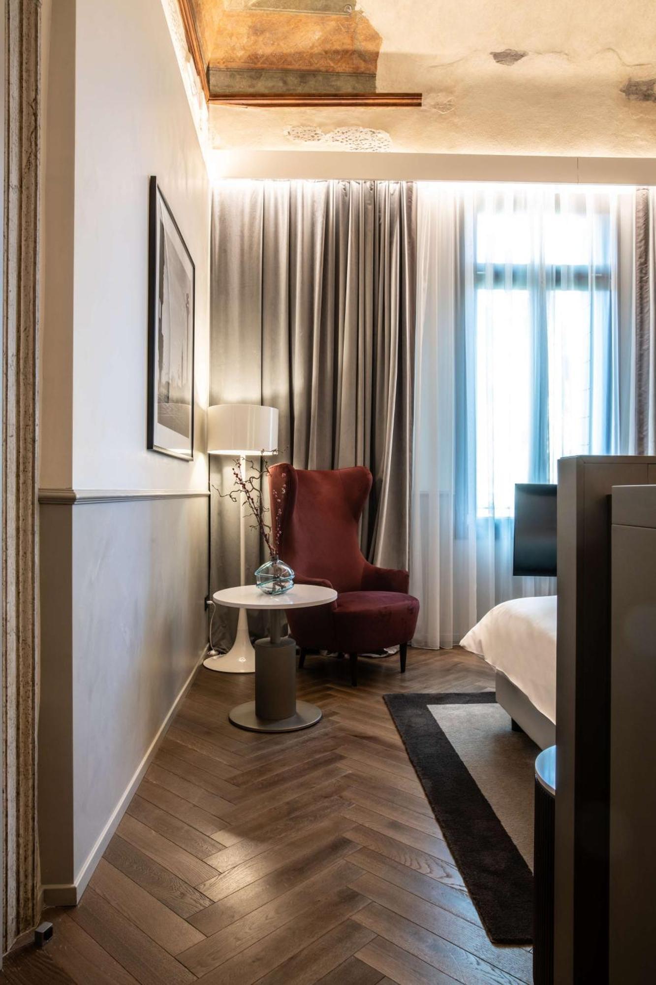 Radisson Collection Hotel, Palazzo Nani Venezia Esterno foto A room at the hotel